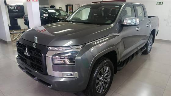 MITSUBISHI TRITON 2.4 BITURBO DIESEL CD HPE 4X4 AUTOMÁTICO